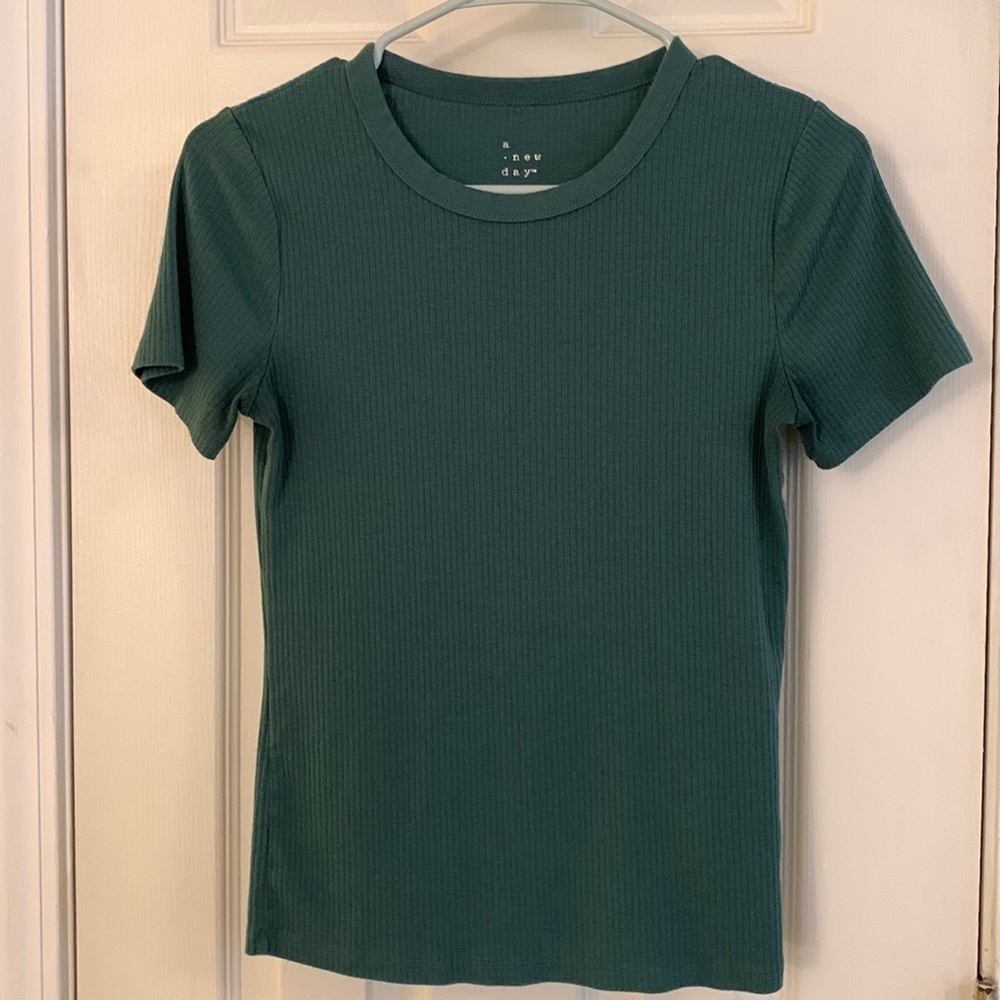 Small, lined teal top